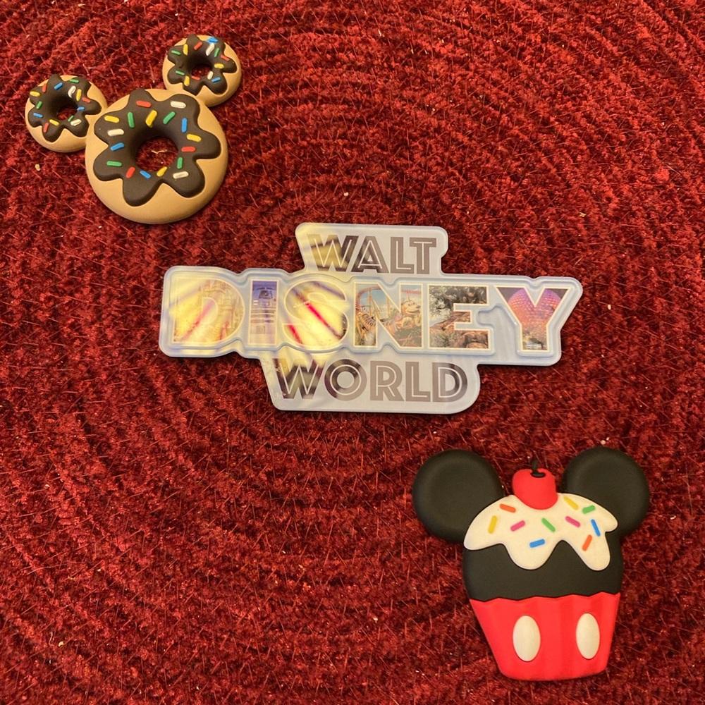 Walt Disney World magnet, cupcake and donut magnet trio.